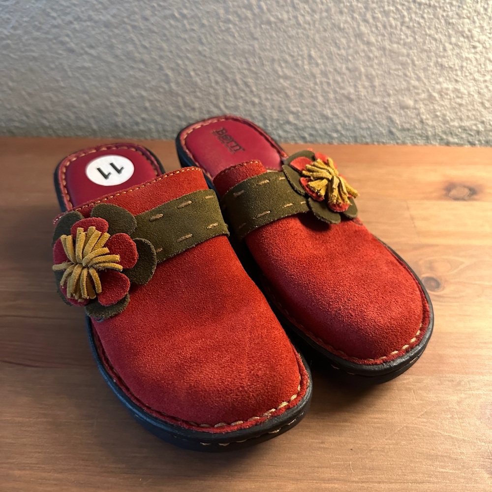 BORN Carena Girls red Suede Mules Clogs